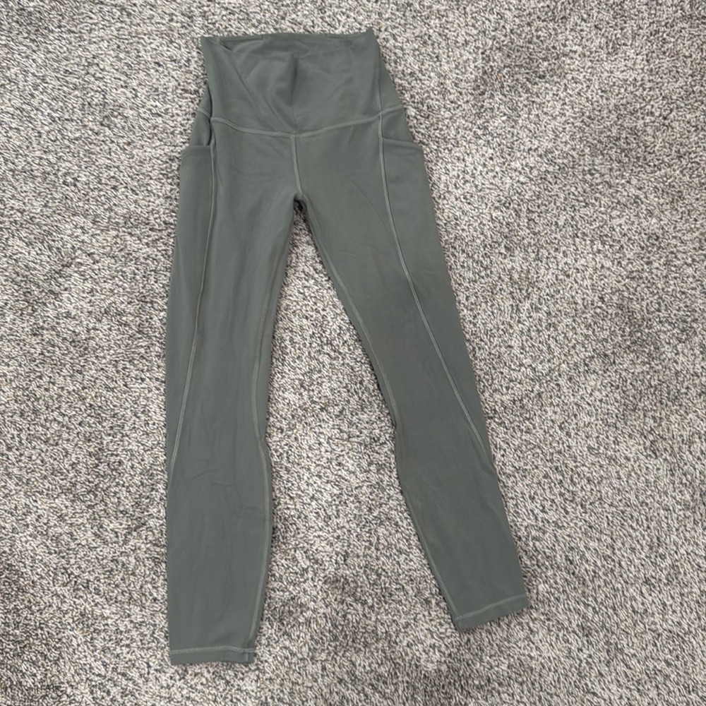 Lululemon size 4 align leggings WITH pockets